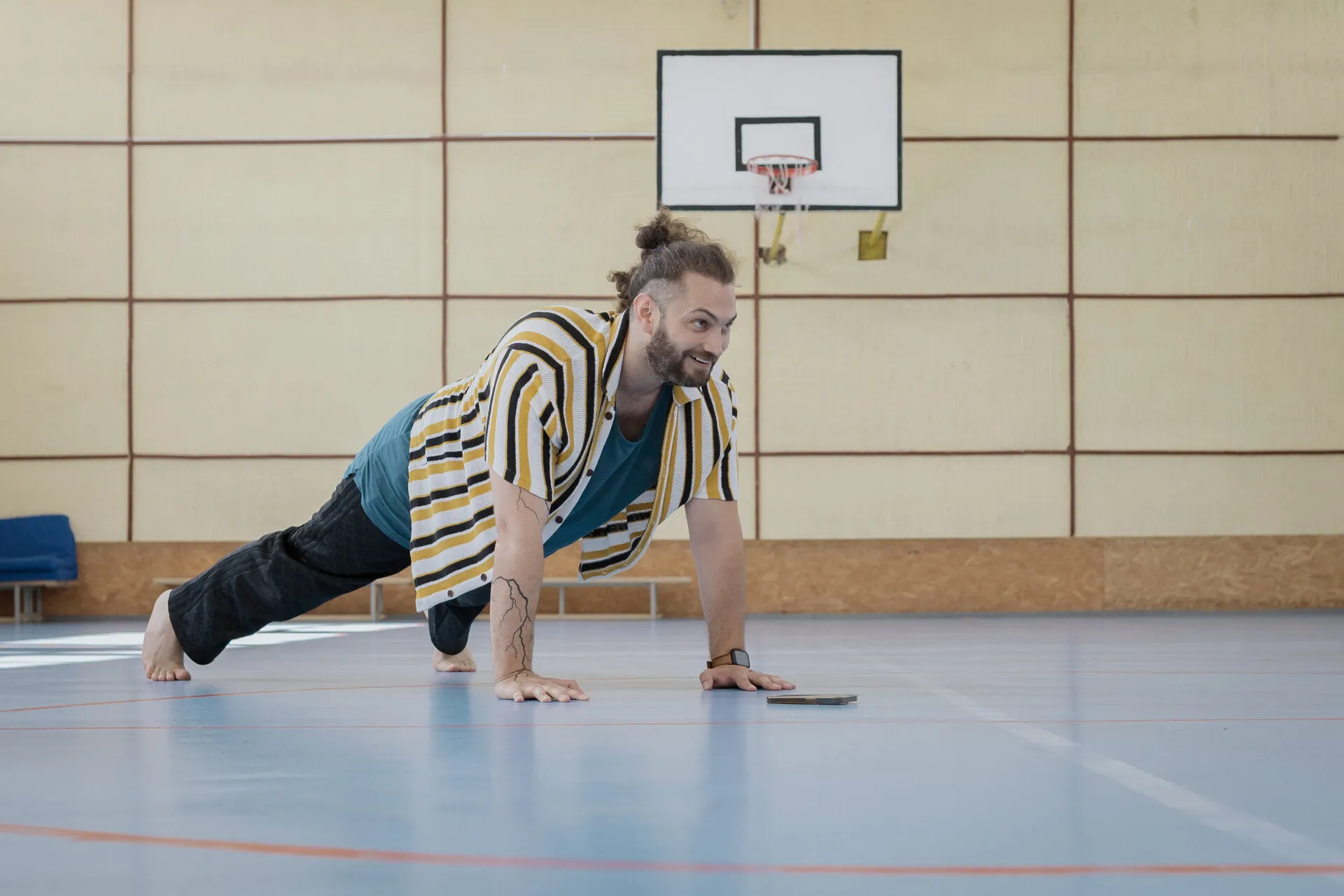 Filip Stoica in a low plank during a workshop